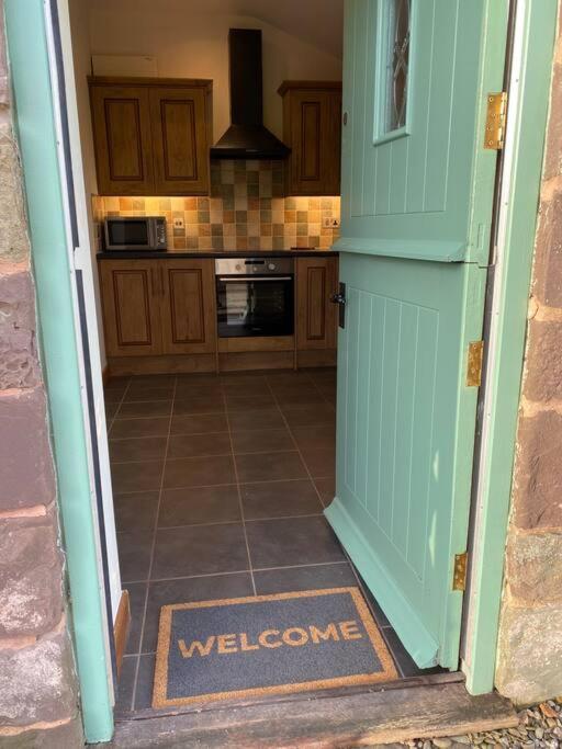 Oaklands On A Rural Farm Holiday home Dingestow