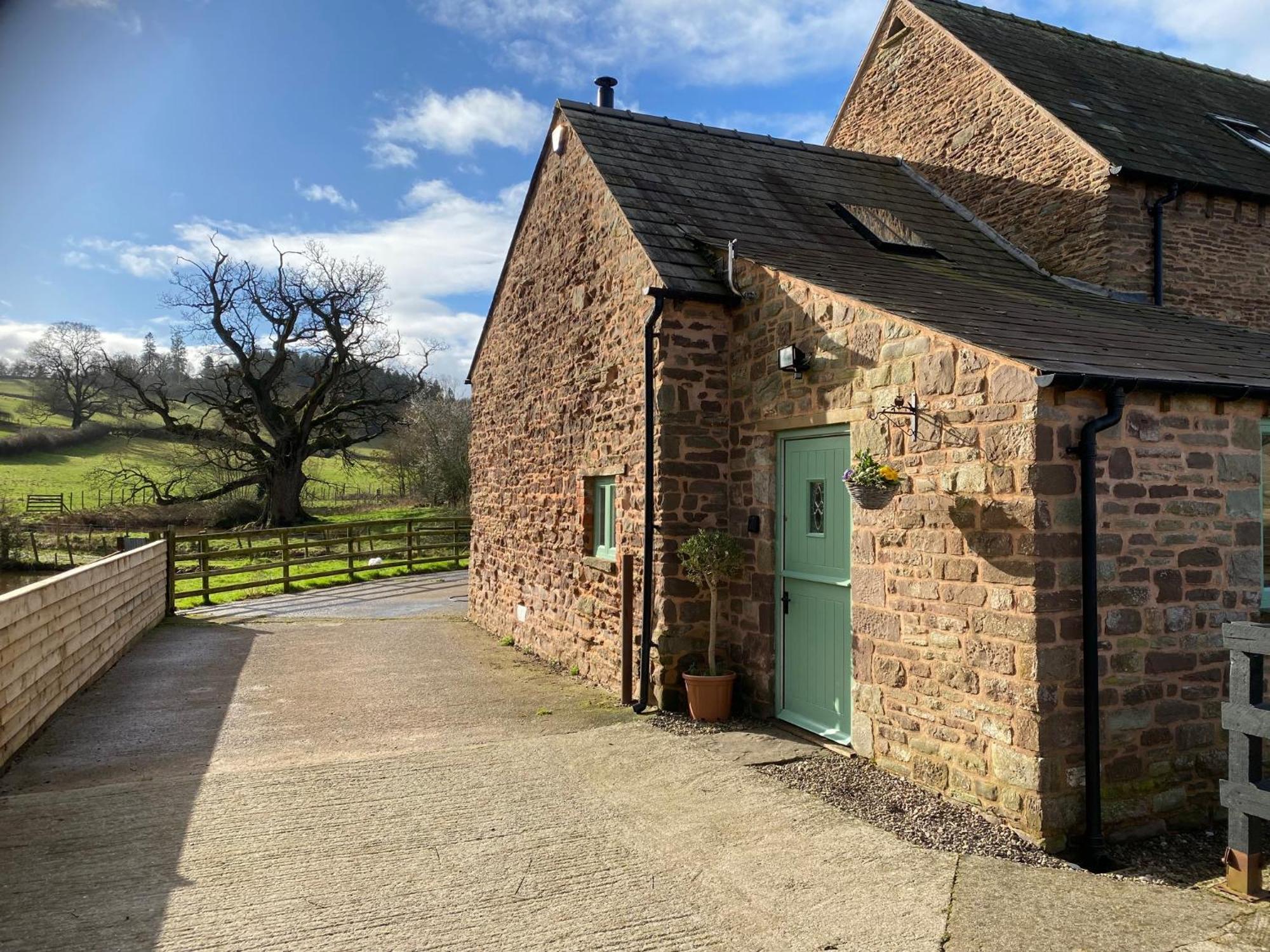 Oaklands On A Rural Farm Dingestow